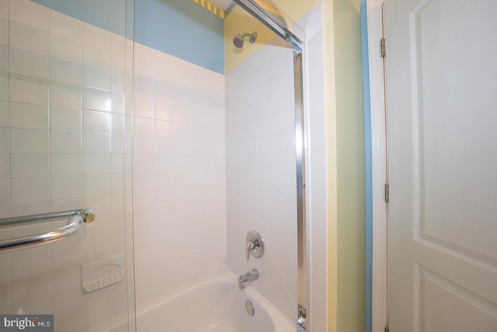 1109 RIVERVIEW LANE