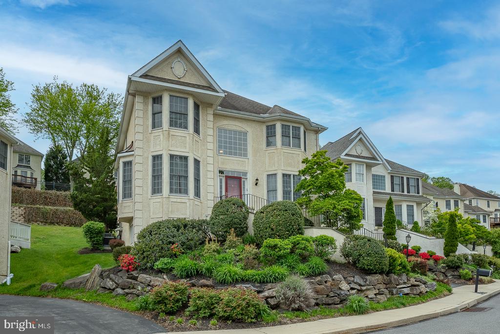 1109 RIVERVIEW LANE