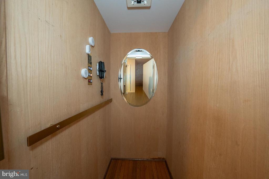 1109 RIVERVIEW LANE