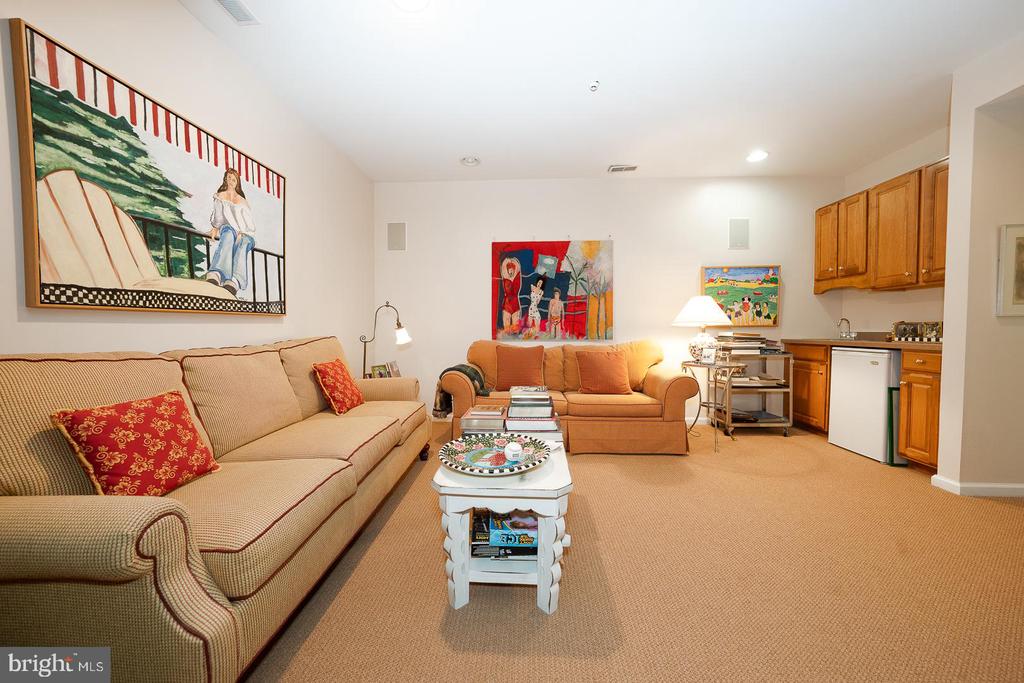 1109 RIVERVIEW LANE