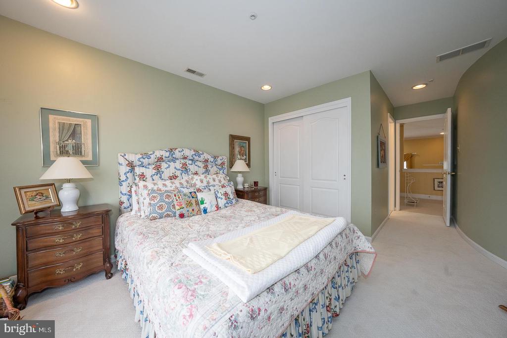 1109 RIVERVIEW LANE