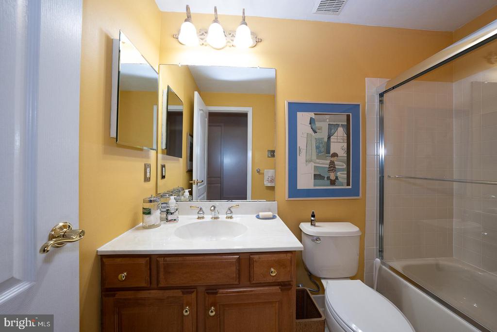 1109 RIVERVIEW LANE