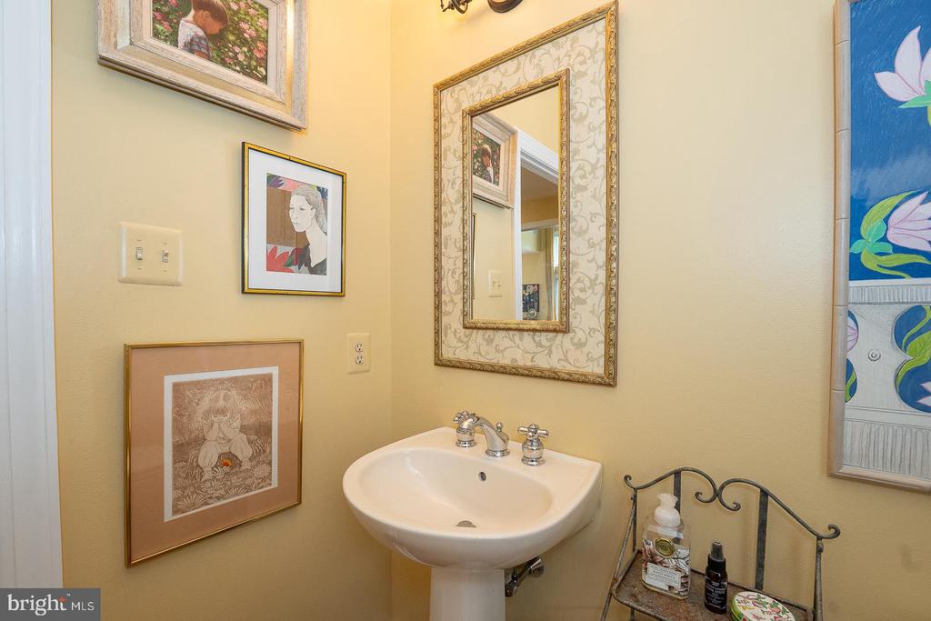 1109 RIVERVIEW LANE