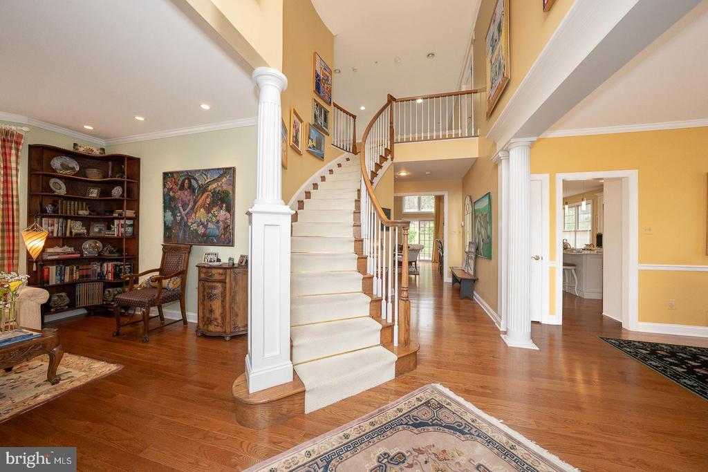 1109 RIVERVIEW LANE