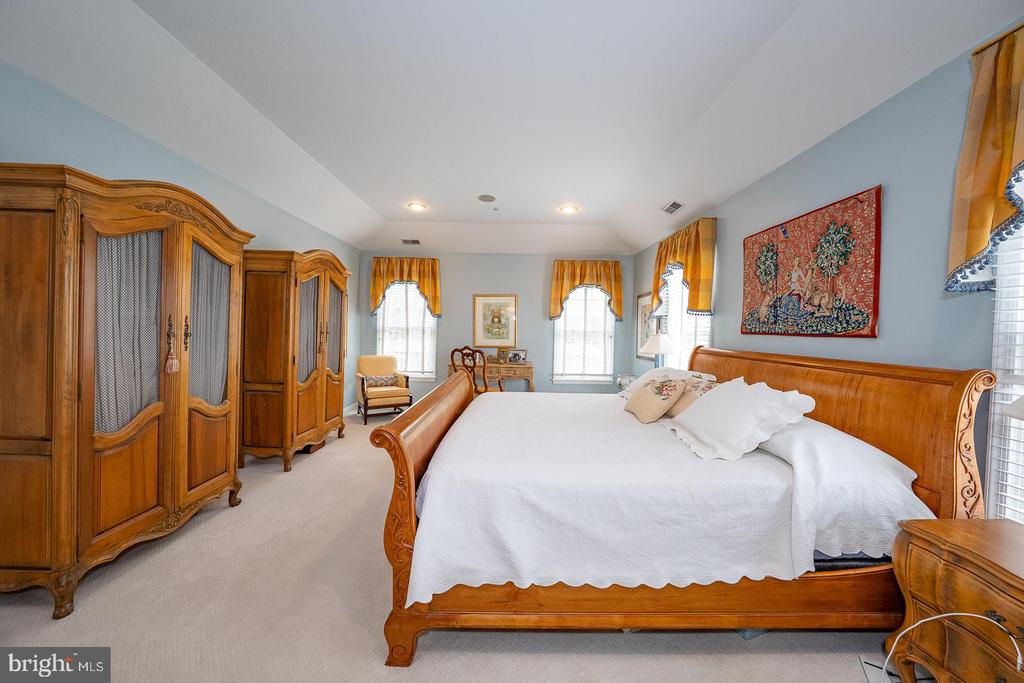 1109 RIVERVIEW LANE