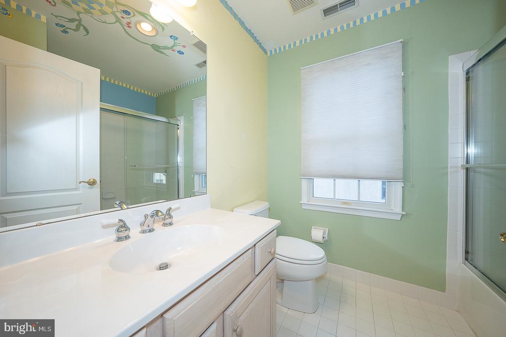 1109 RIVERVIEW LANE