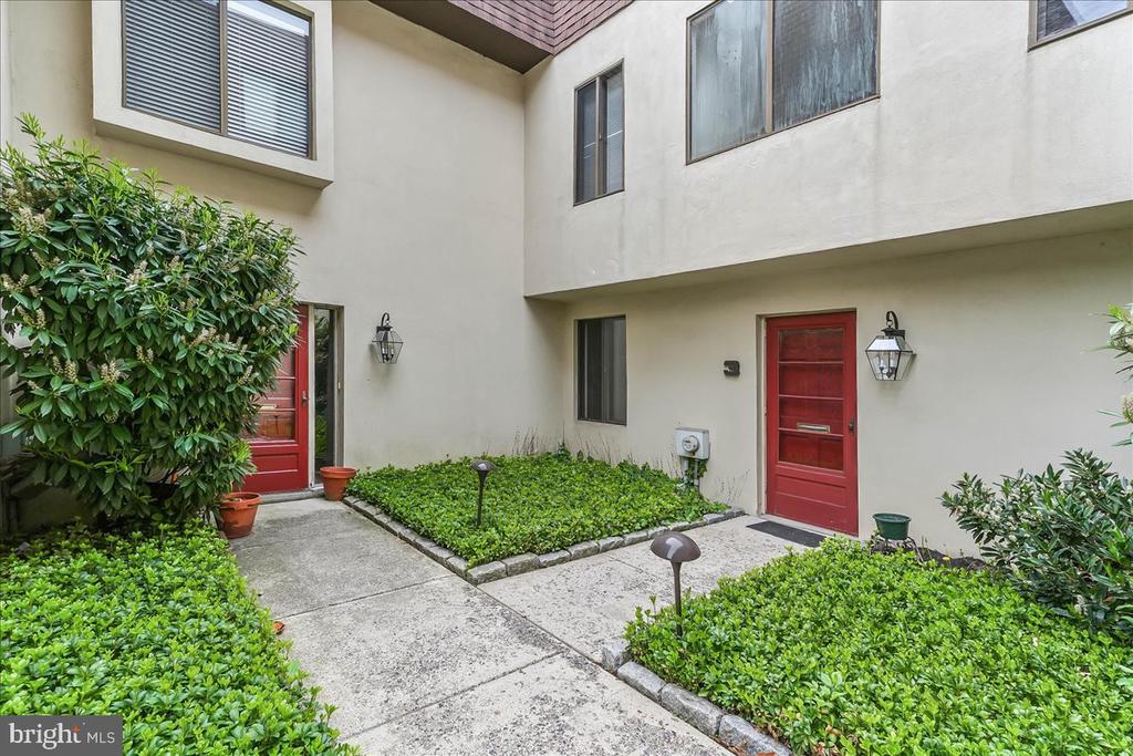 100 LLANALEW ROAD Unit: 3C