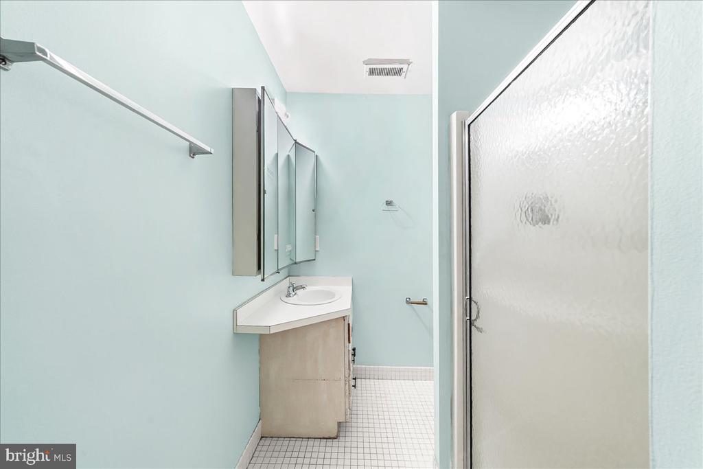 100 LLANALEW ROAD Unit: 3C