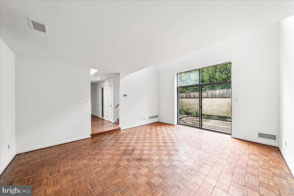 100 LLANALEW ROAD Unit: 3C