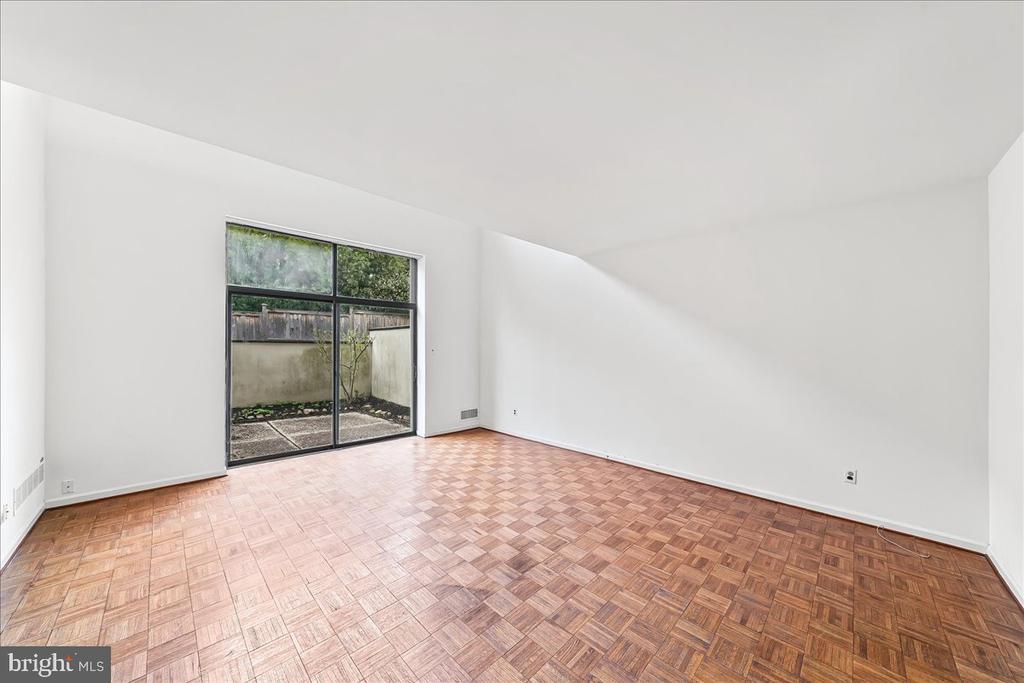 100 LLANALEW ROAD Unit: 3C