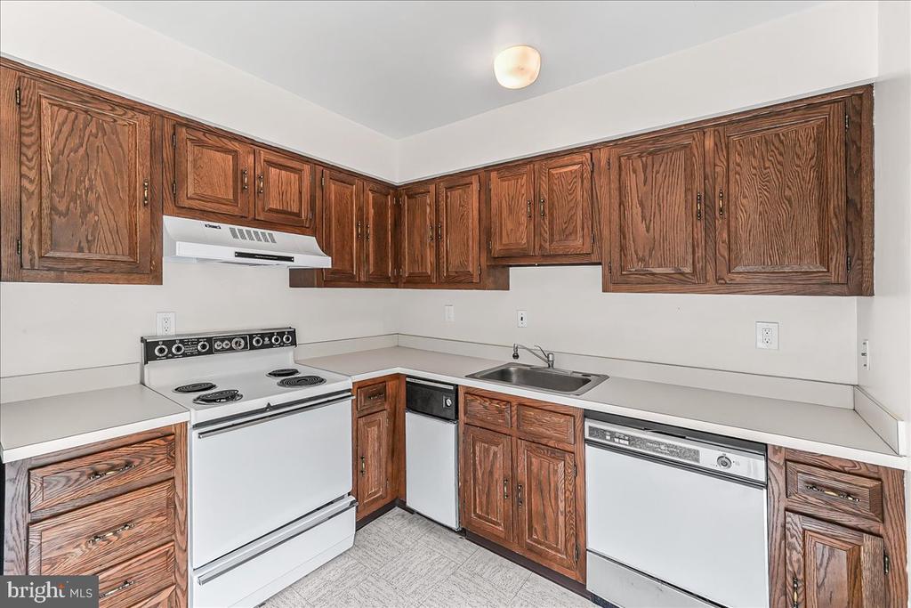 100 LLANALEW ROAD Unit: 3C