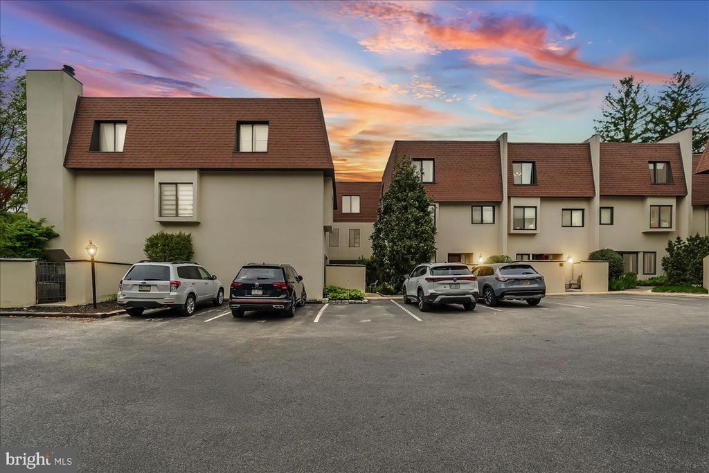 100 LLANALEW ROAD Unit: 3C