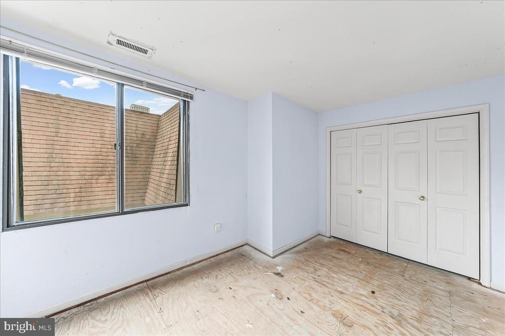 100 LLANALEW ROAD Unit: 3C