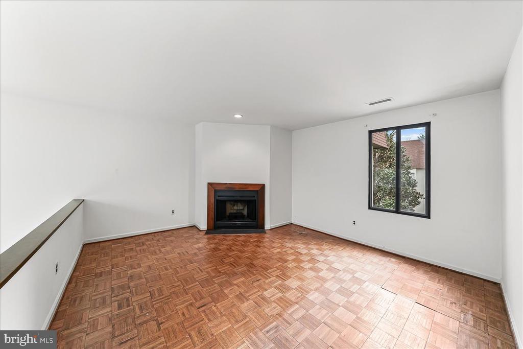 100 LLANALEW ROAD Unit: 3C