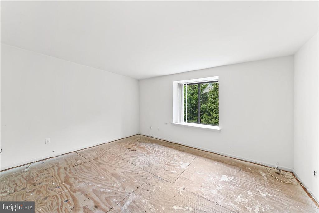 100 LLANALEW ROAD Unit: 3C