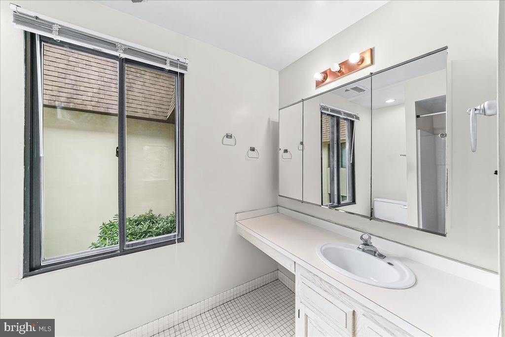100 LLANALEW ROAD Unit: 3C