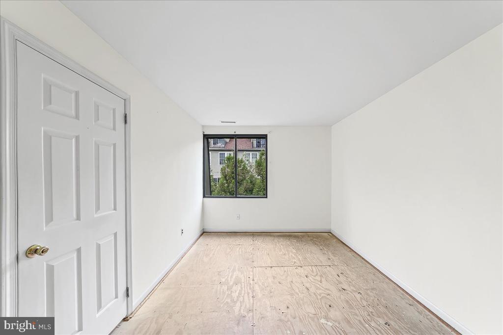 100 LLANALEW ROAD Unit: 3C