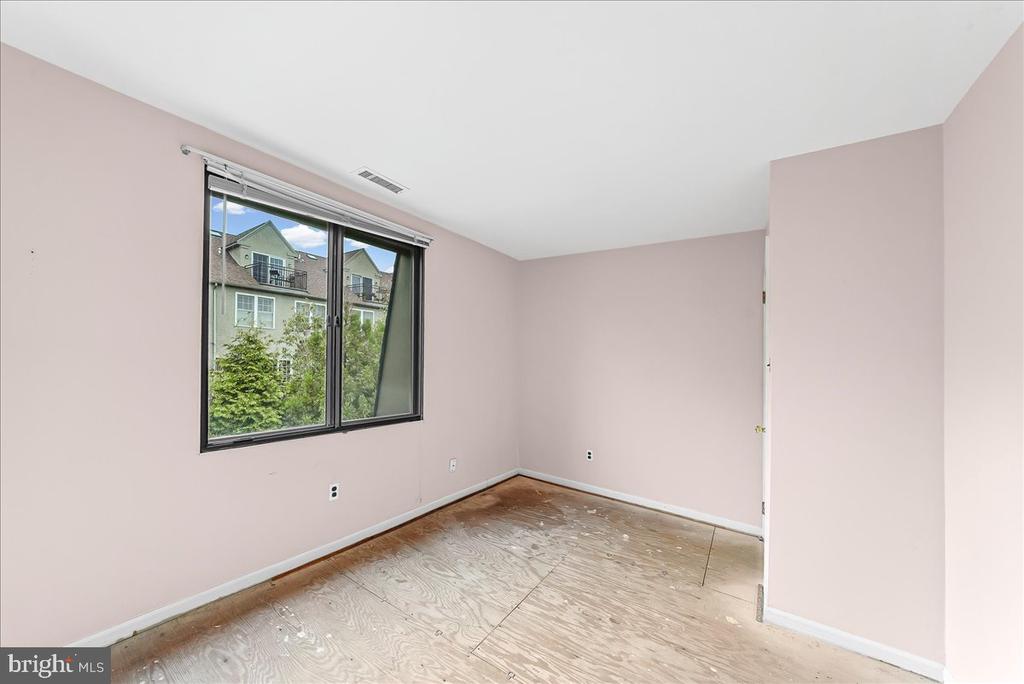 100 LLANALEW ROAD Unit: 3C