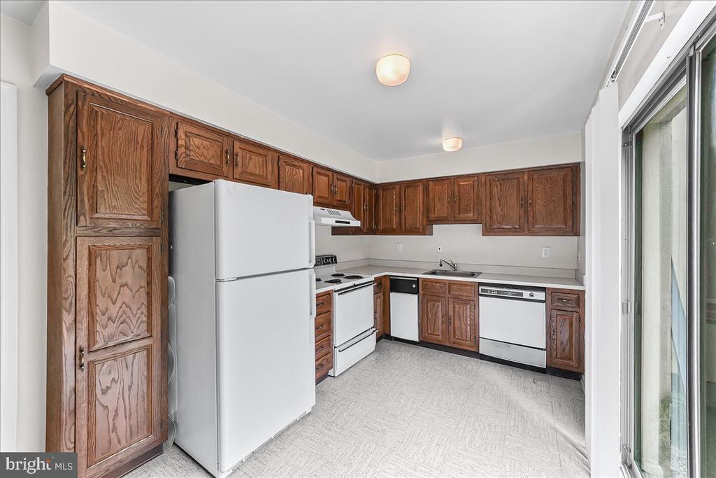 100 LLANALEW ROAD Unit: 3C