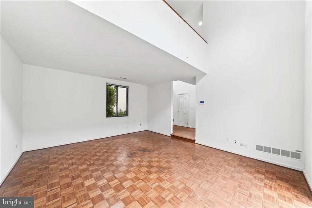 100 LLANALEW ROAD Unit: 3C