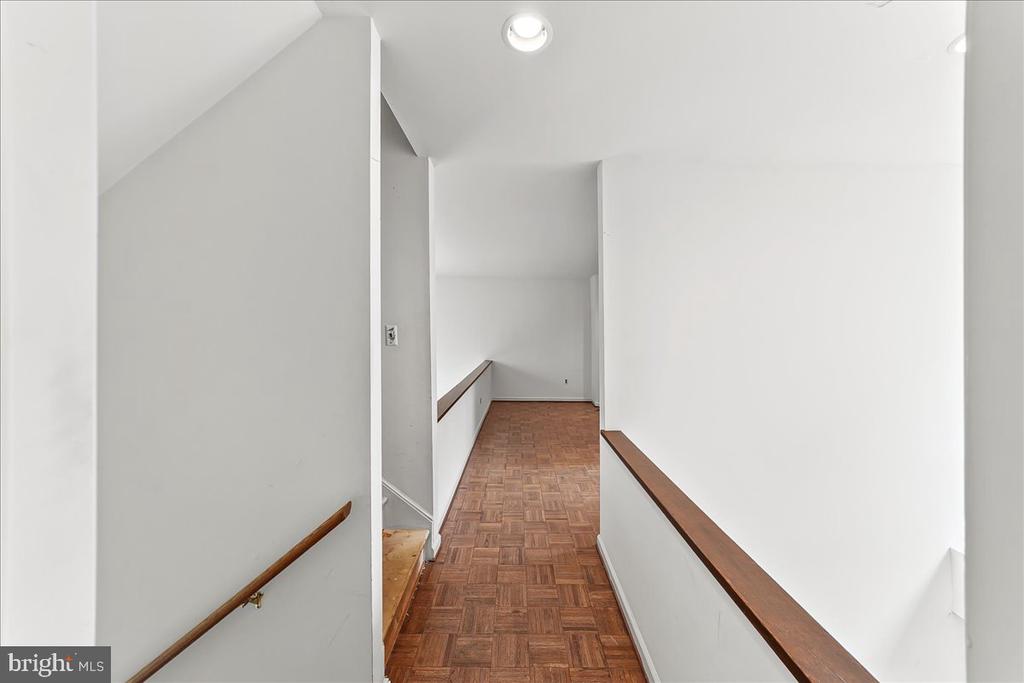 100 LLANALEW ROAD Unit: 3C