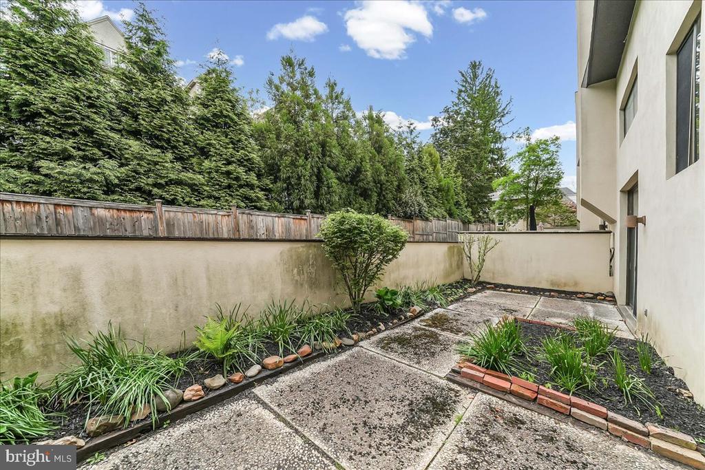 100 LLANALEW ROAD Unit: 3C