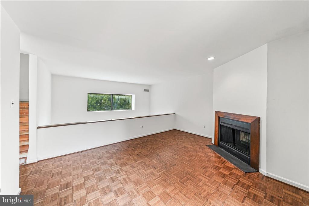 100 LLANALEW ROAD Unit: 3C