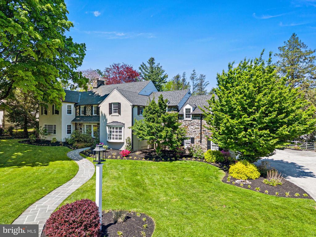 1208 WAVERLY ROAD