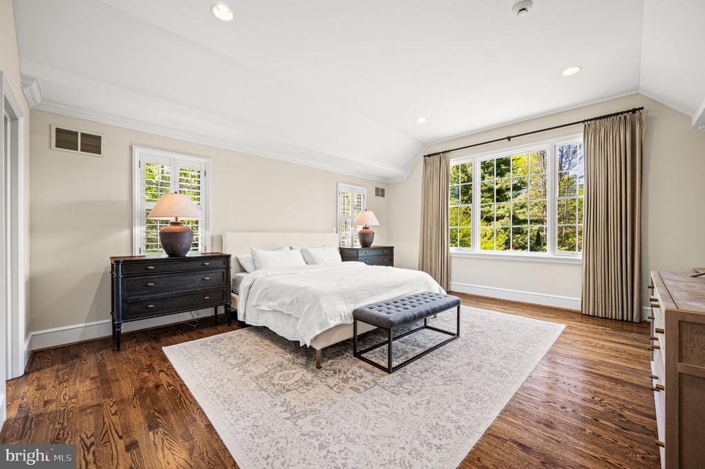 1208 WAVERLY ROAD