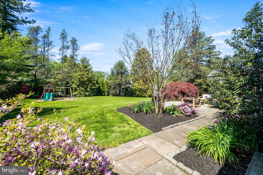 1208 WAVERLY ROAD