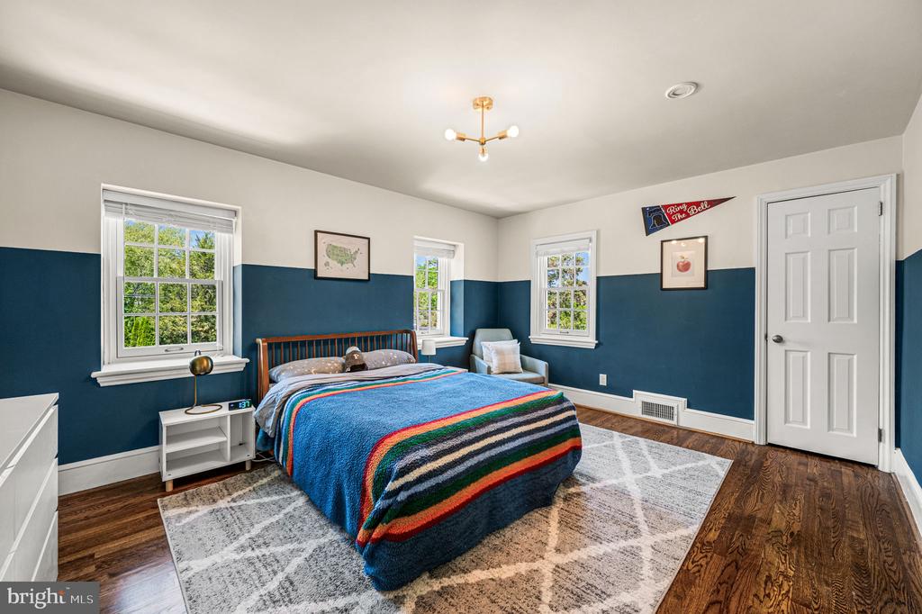 1208 WAVERLY ROAD