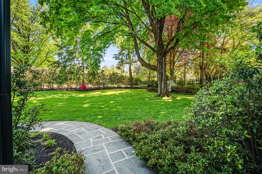 1208 WAVERLY ROAD