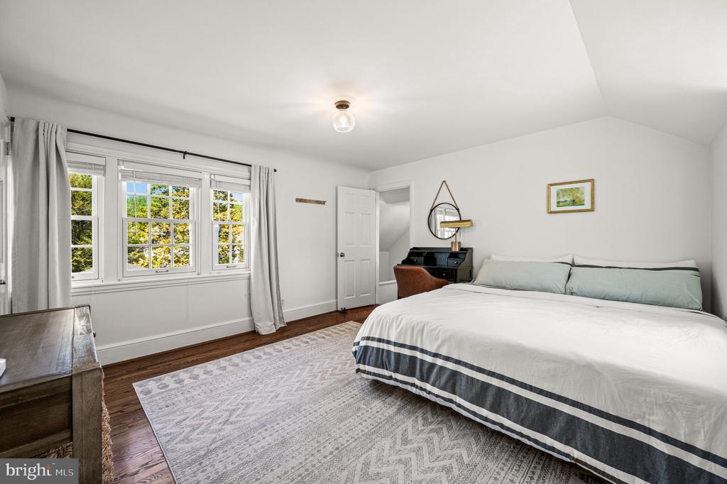 1208 WAVERLY ROAD