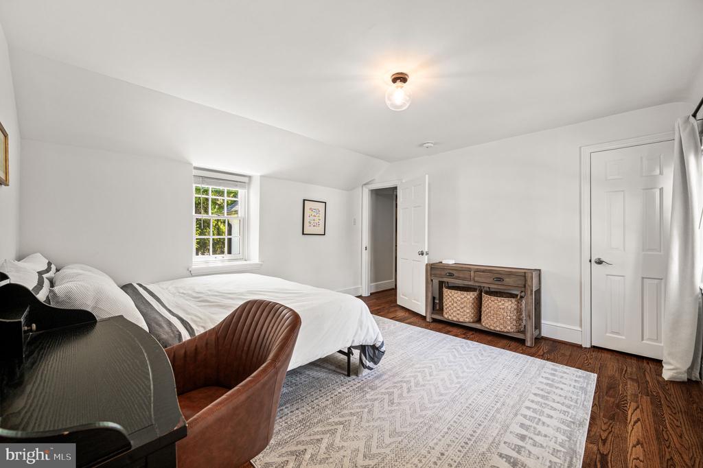 1208 WAVERLY ROAD