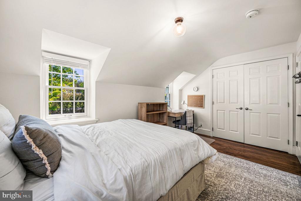 1208 WAVERLY ROAD