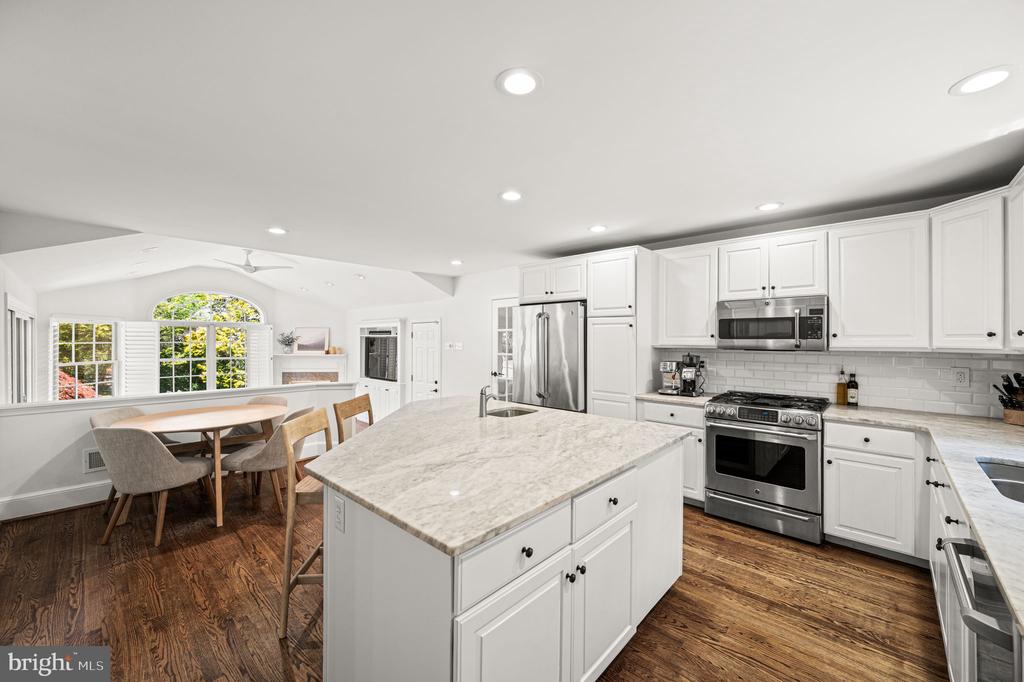 1208 WAVERLY ROAD