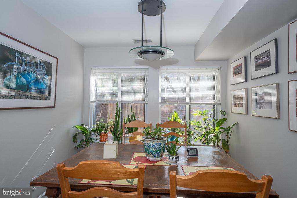 1710 OAKWOOD Unit: 3-B