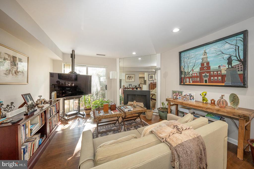 1710 OAKWOOD Unit: 3-B