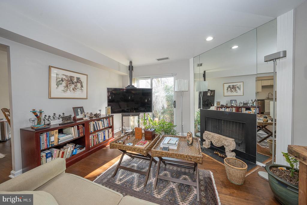1710 OAKWOOD Unit: 3-B