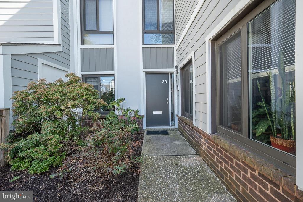 1710 OAKWOOD Unit: 3-B