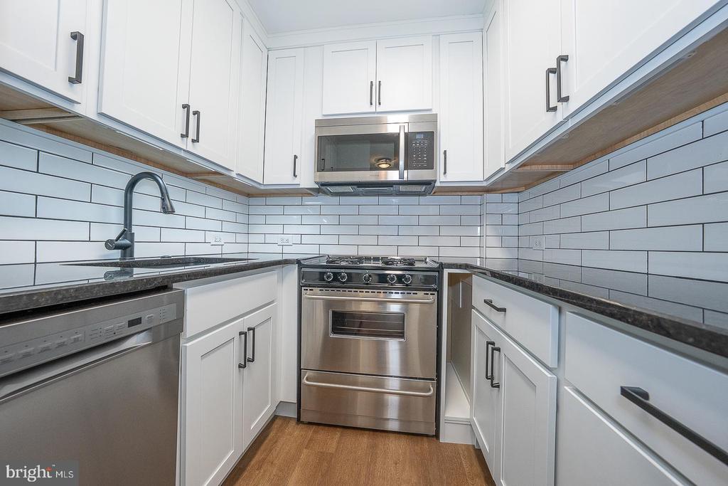 1600 HAGYS FORD ROAD Unit: 7-O