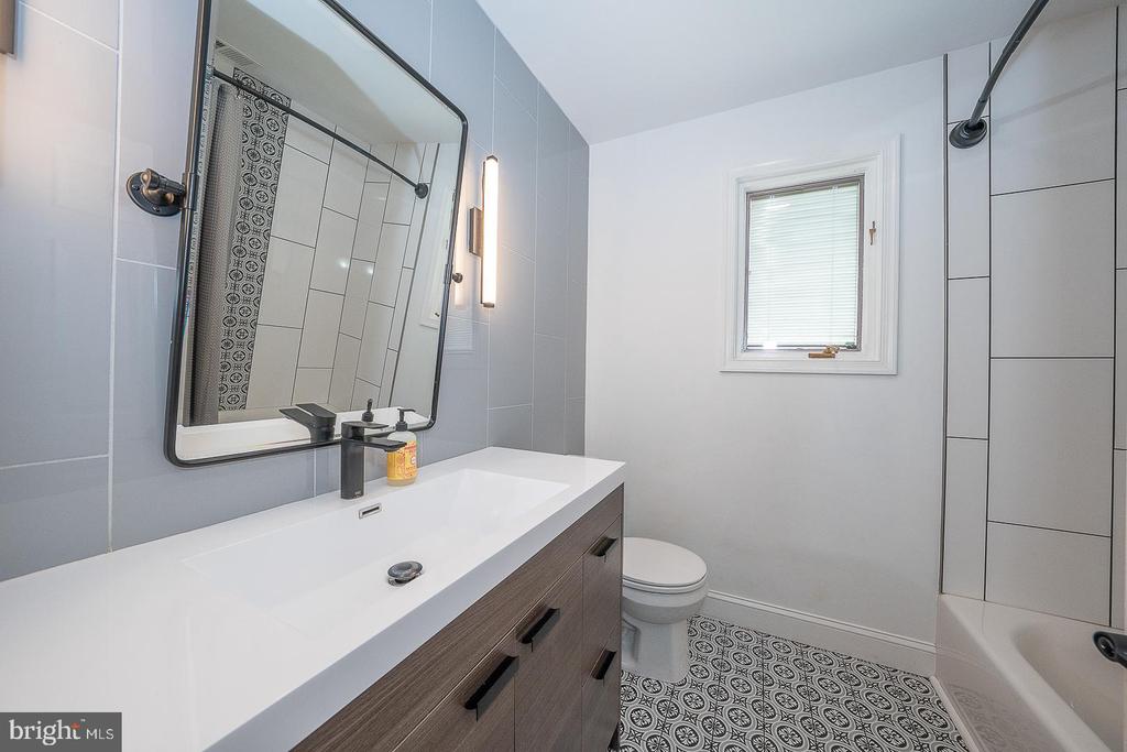 3 IROQUOIS DRIVE