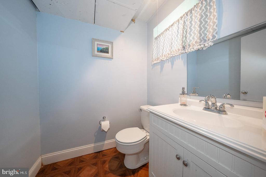1130 N WOODBINE AVENUE