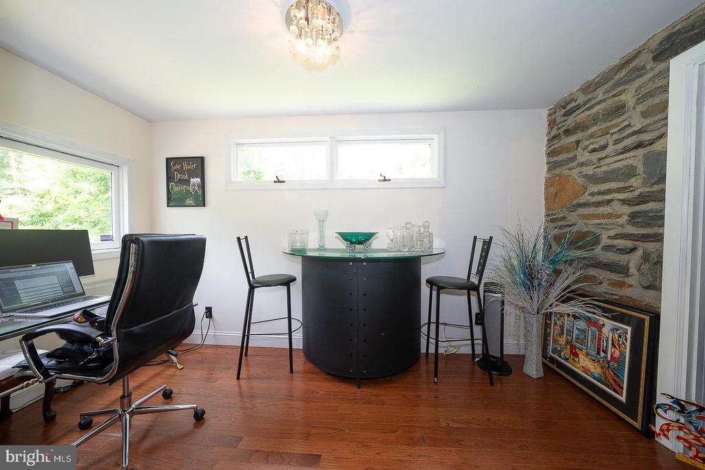 1130 N WOODBINE AVENUE