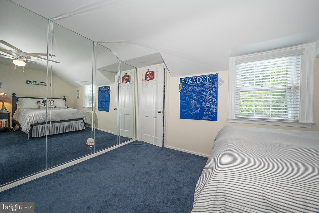 1130 N WOODBINE AVENUE