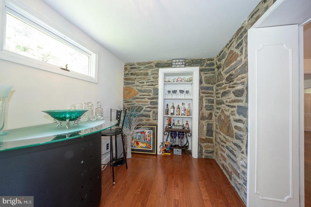 1130 N WOODBINE AVENUE