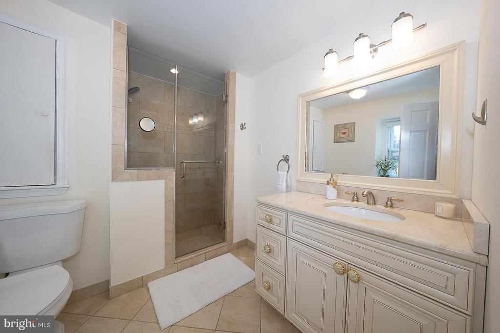 1130 N WOODBINE AVENUE
