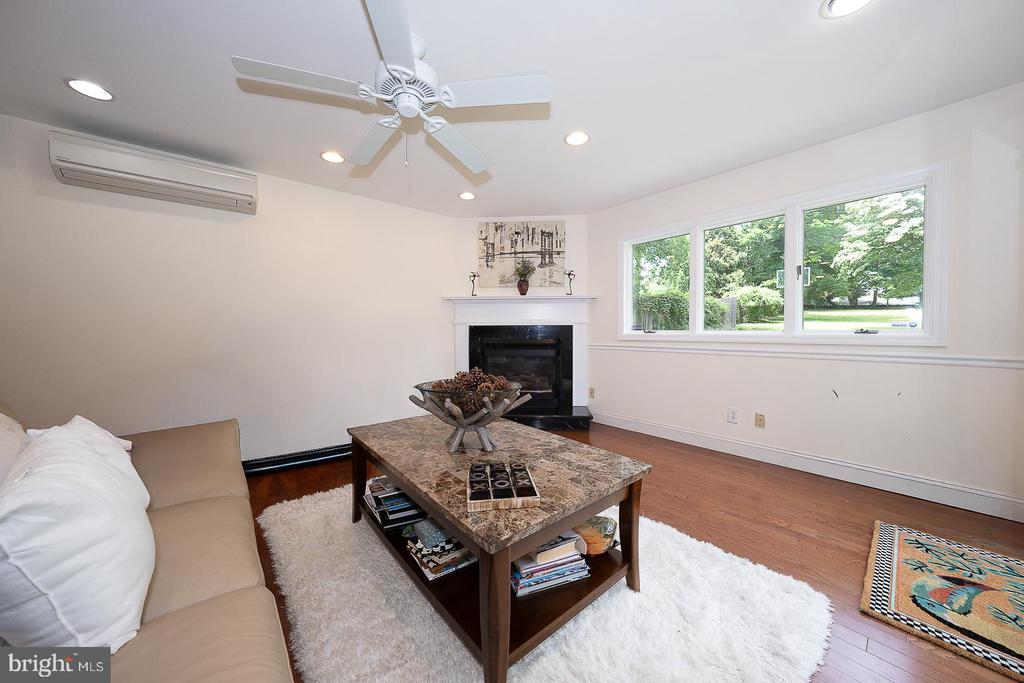 1130 N WOODBINE AVENUE