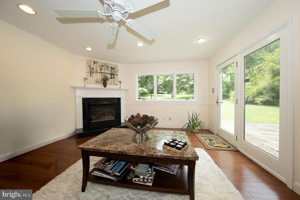 1130 N WOODBINE AVENUE