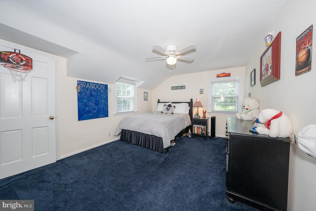 1130 N WOODBINE AVENUE